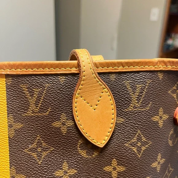 Louis Vuitton Neverfull MM - Picture 13 of 17